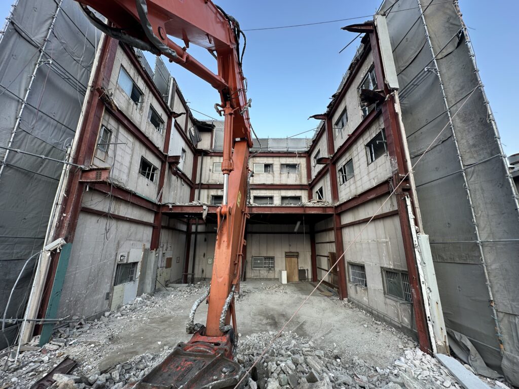 東大阪市　鉄骨3階建て解体工事